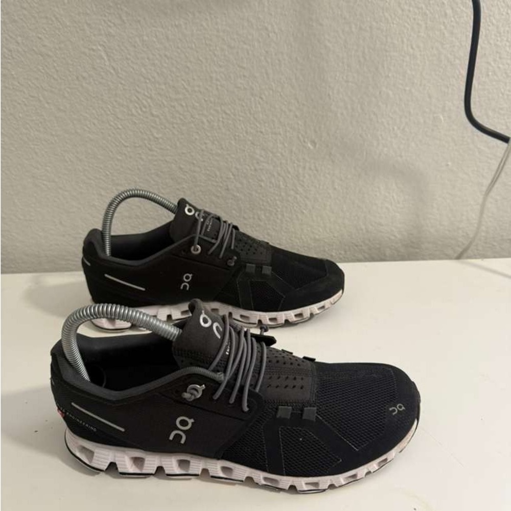 On Running cloud 5 women’s Black and White Athletic Shoes - Picture 5 of 10